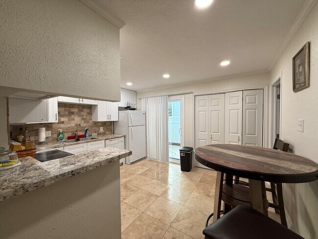 Building Photo - 3506 Cove View Blvd