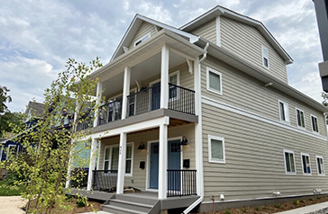 Primary Photo - 868 18th Ave SE
