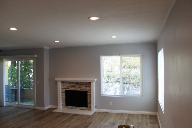 Building Photo - 2429 Ocean Ave