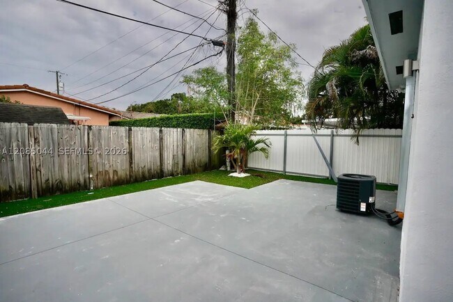 Building Photo - 1647 NW 29th St