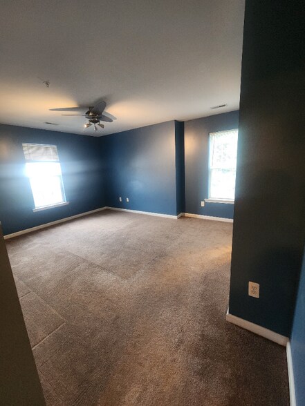Building Photo - 2026 Windsong Dr