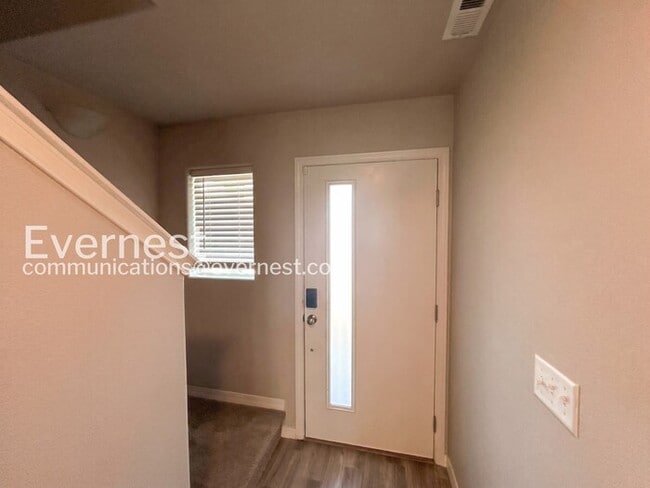 Building Photo - 3-Bed, 2.5-Bath Home/Voucher Accepted / Available Now!