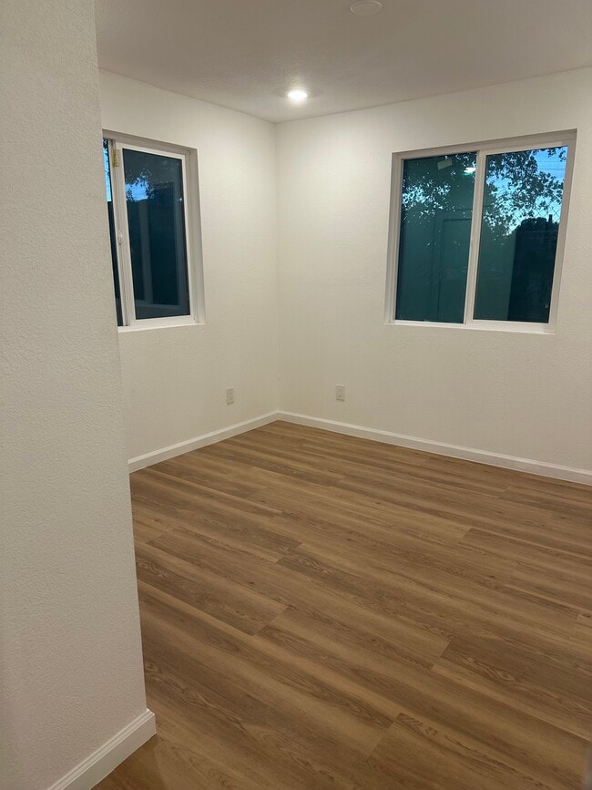 Building Photo - Phillips Lane