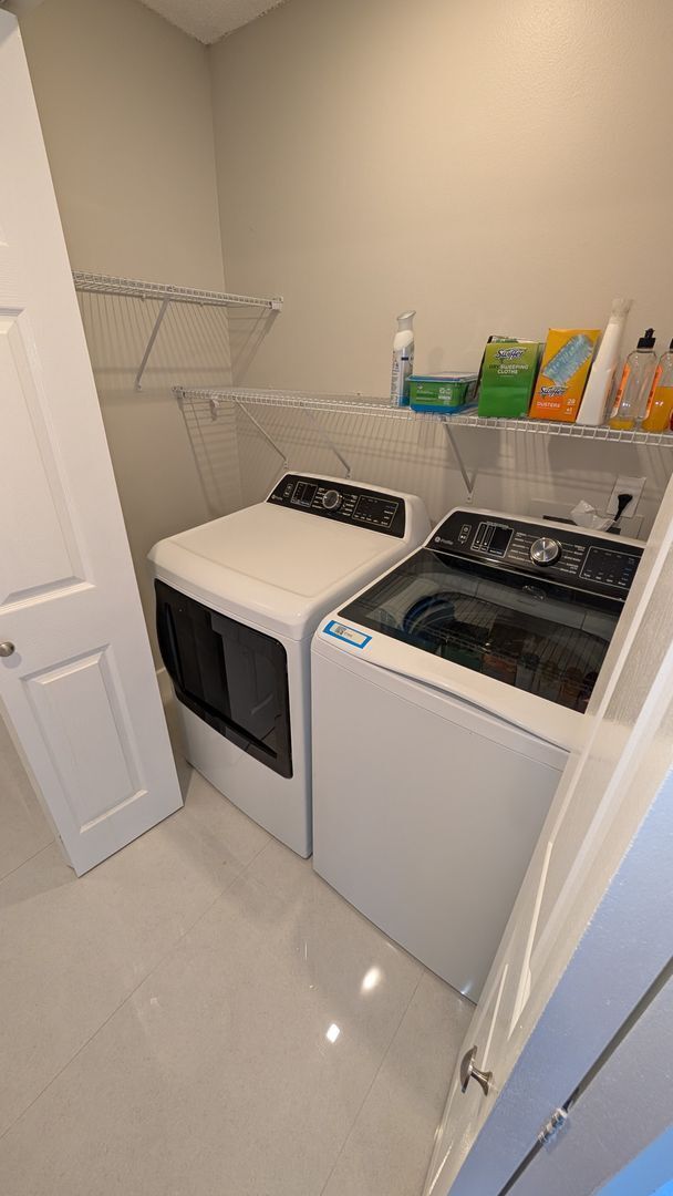 Building Photo - Complete remodeled 2 bedrooms 2 baths with balcony