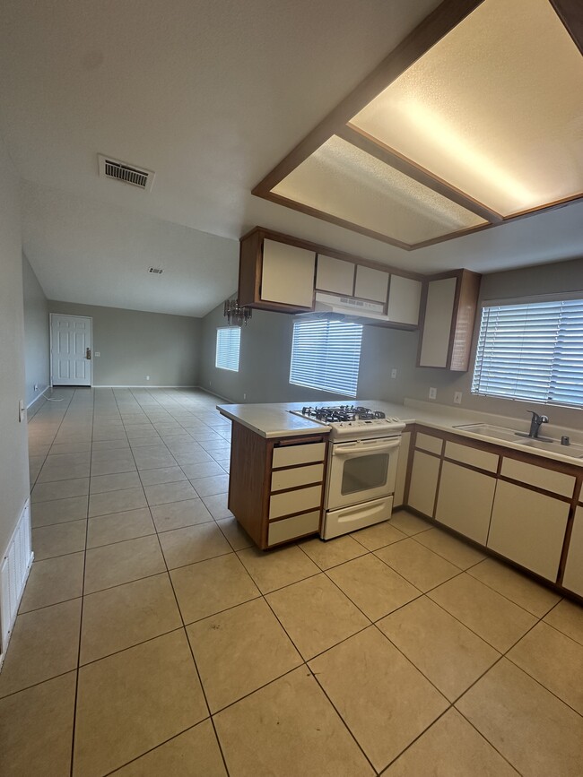 Building Photo - 41423 Adams St