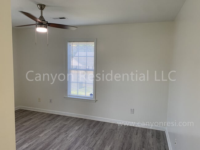 Building Photo - Recently Renovated!! Beautiful 2 bedroom with den!!