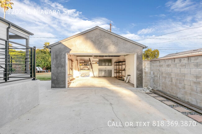 Building Photo - 1202 N Niagara St