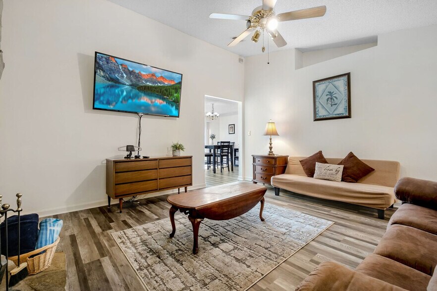 Building Photo - 1870 Mary Ellen Dr