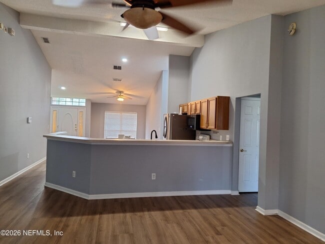 Building Photo - 513 White Jasmine Way