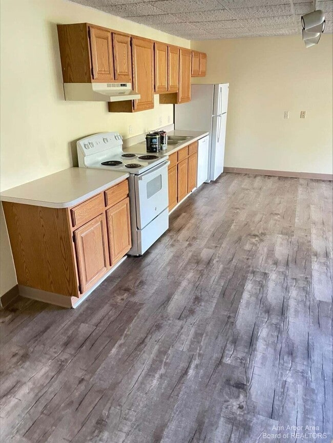 Building Photo - 116 W McKay St