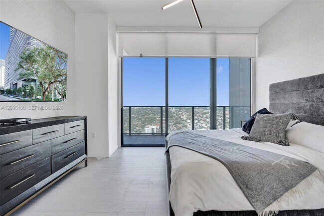 Building Photo - 1000 Brickell Plaza