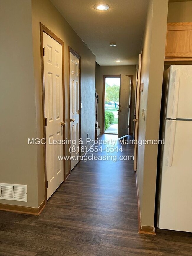 Building Photo - Huge Master Walk-In Closets in Lee's Summi...