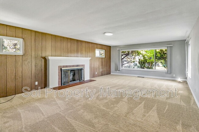 Building Photo - 1401 Laurent St