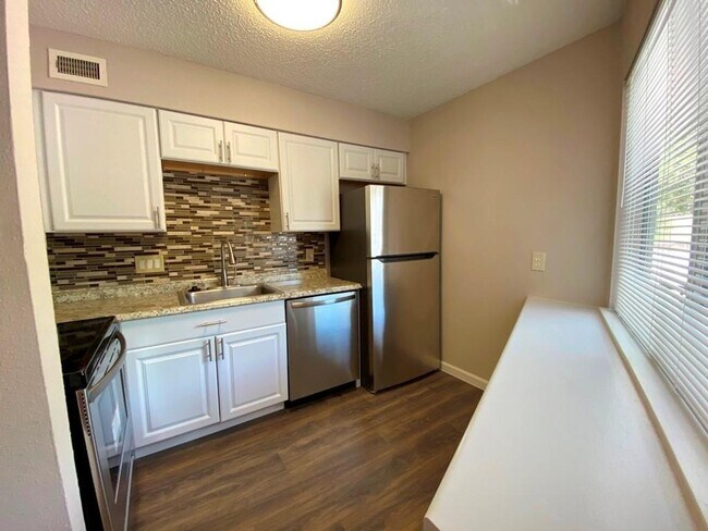 Building Photo - The Silverado Condominiums have plenty of parking for residents off of Valley Hill Circle!