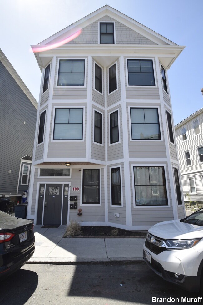 Building Photo - 15 Maywood St