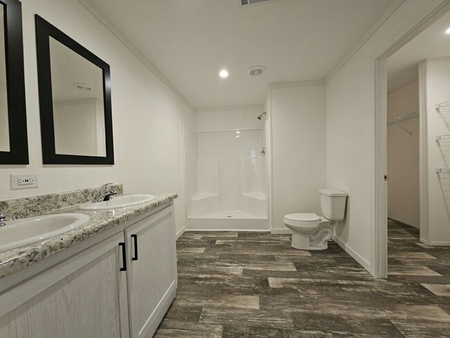 Building Photo - 6681 Hidden Oaks Dr