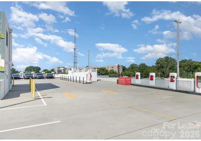 Building Photo - 1133 Metropolitan Ave