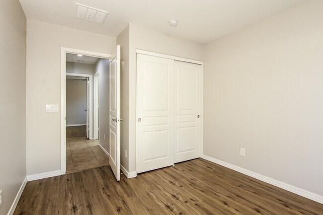 Building Photo - 14105 W Rosewood Dr