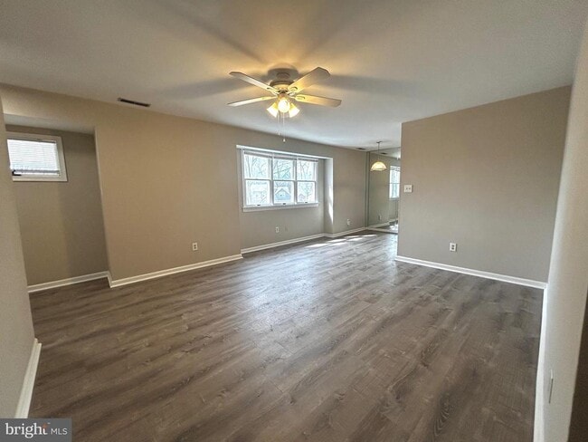 Building Photo - 480 E Main St