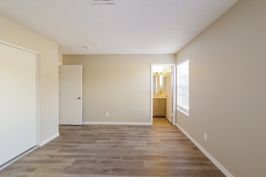 Building Photo - 5222 W Aster Dr