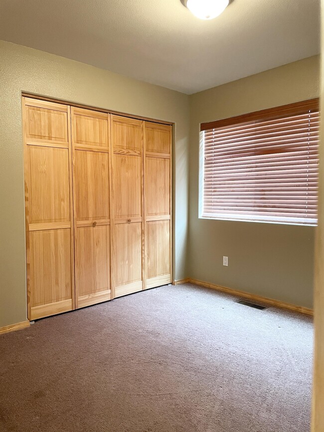 Building Photo - 114 Jackson Peak Dr