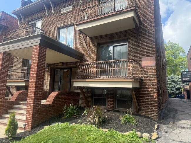 Primary Photo - 2773 Hampshire-Unit 8