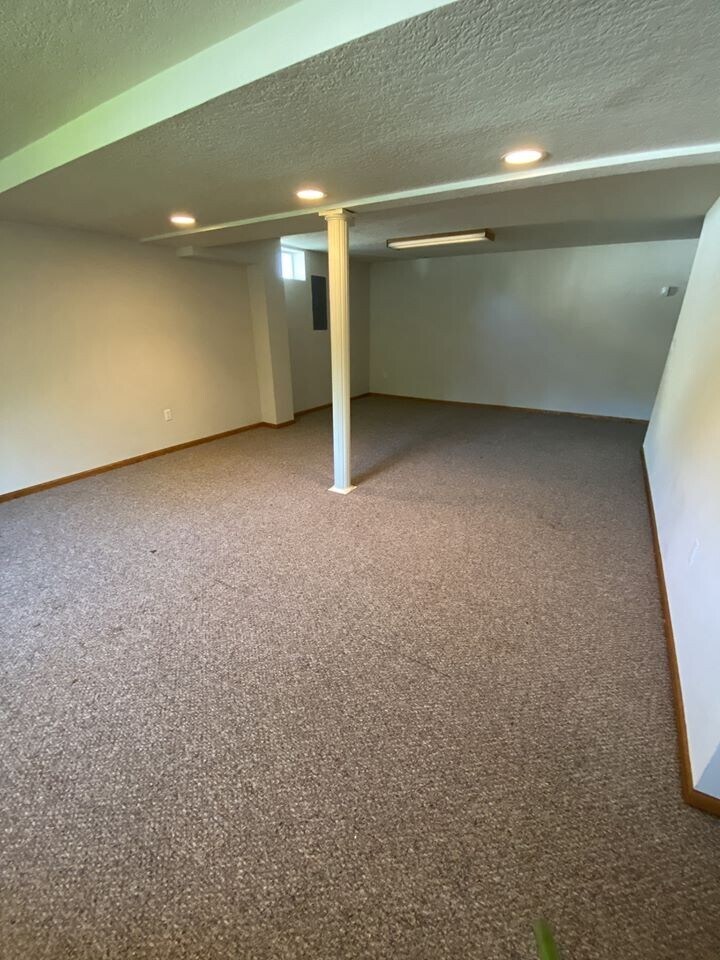 Building Photo - 9015 Telford Cir