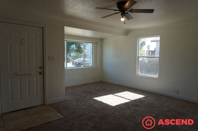 Building Photo - Spacious 3BD/1.5BA Home in Bakersfield's 93308 — Garage, Water Included & Small Pets Welcome!