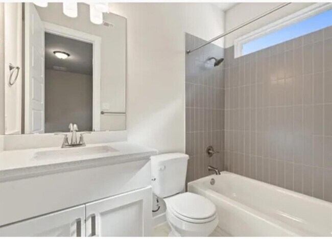 Building Photo - 1561 Sawmill Xing