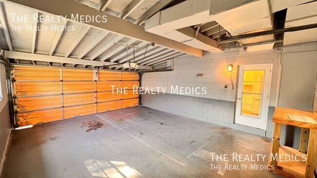 Building Photo - 929 Dupont Ave