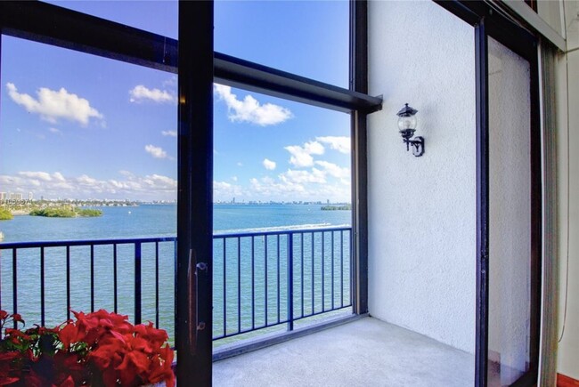 Building Photo - 7899 NE Bayshore Ct
