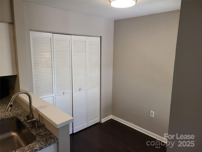 Building Photo - 4811 Spring Lake Dr