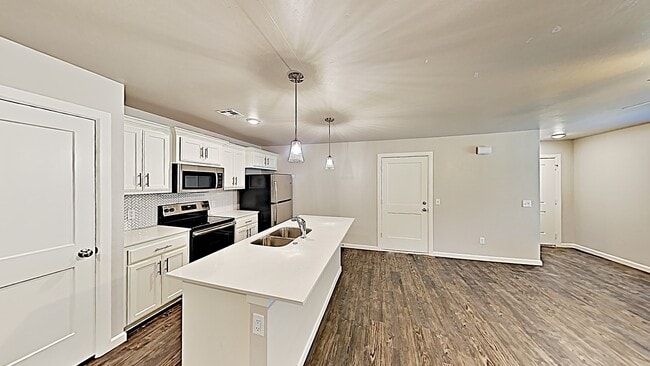 Building Photo - Great 3 Bedroom 2 Bath Duplex Near Tinker AFB