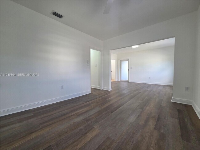 Building Photo - 6240 SW 21st St