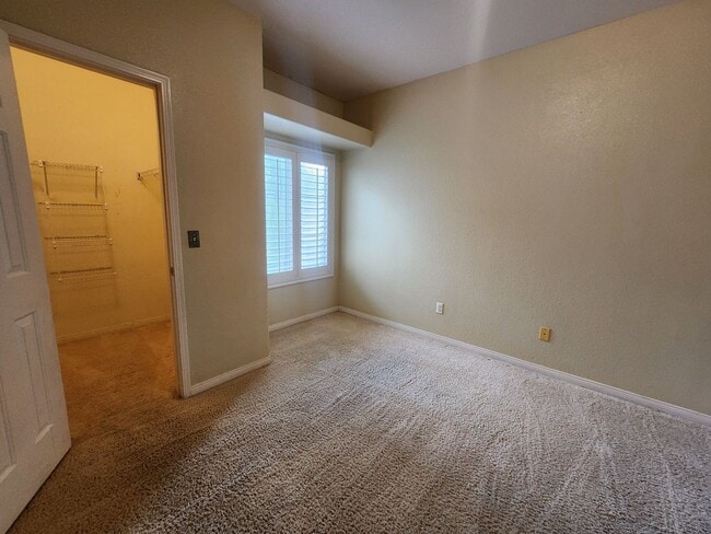 Building Photo - 2nd Story Condo in gated community close to the pool.