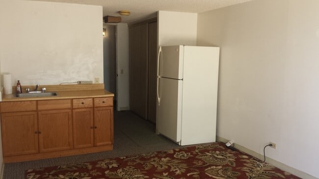 Primary Photo - Waikiki Studio!