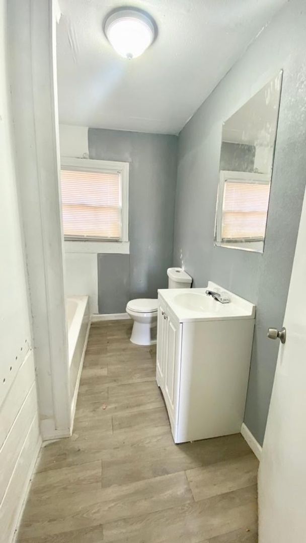 Building Photo - Handyman Special $99 Move in + Admin Fee /...