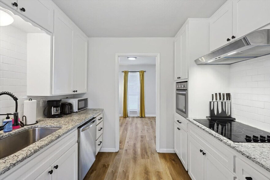 Building Photo - 405 Tate Cir