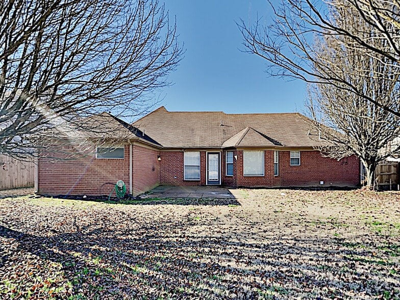 Building Photo - 1146 Red Fern Cir E