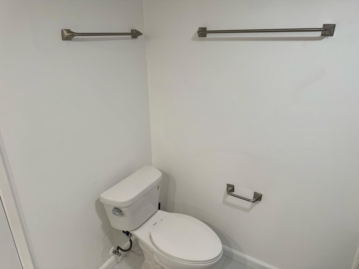 Secondary toilet - 2700 Cahuenga Blvd E