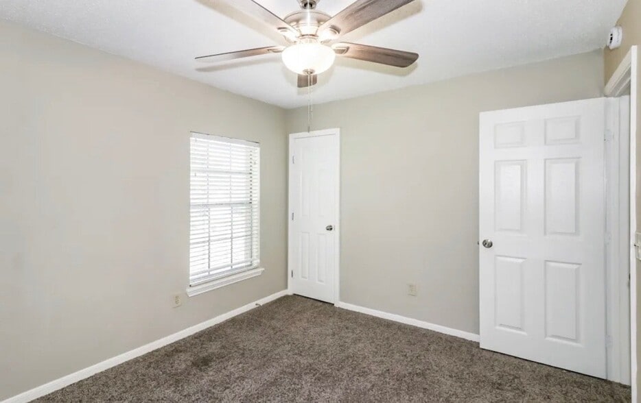 Building Photo - 16126 Majestic Glen Ln