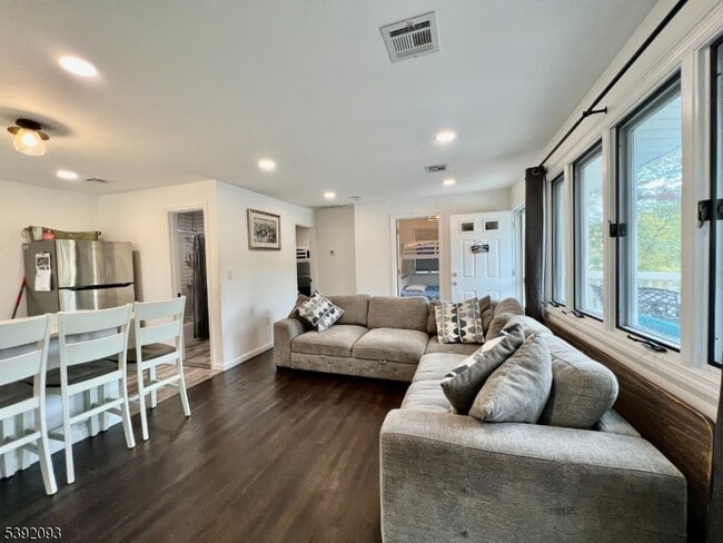 Building Photo - 2 Hilltop Rd