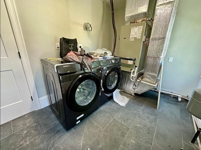 Building Photo - 8 Spalding St