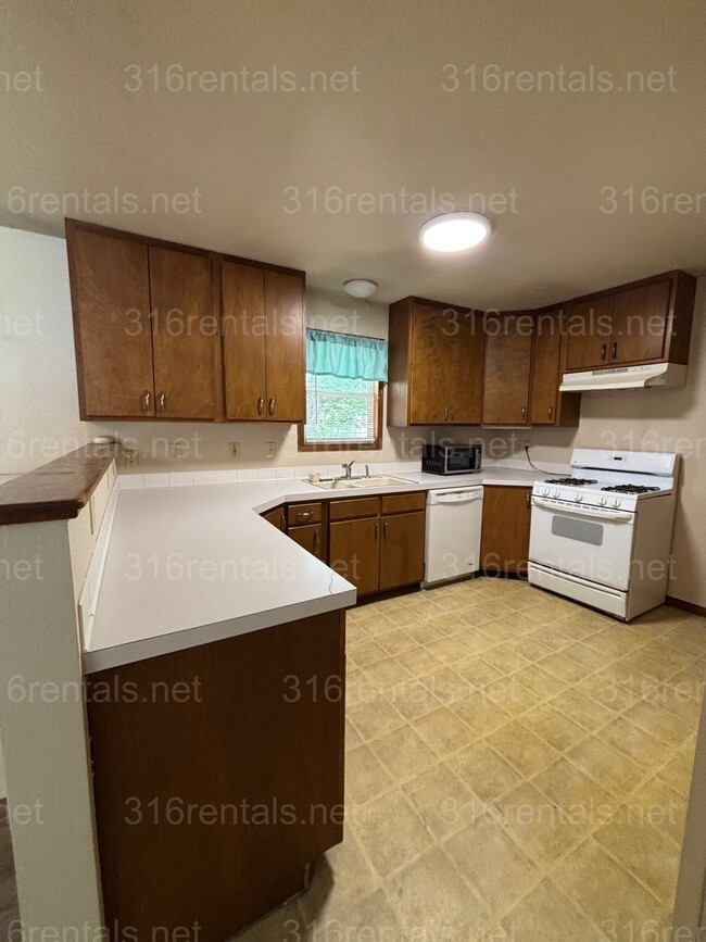 Building Photo - Three bed two bath house available now!