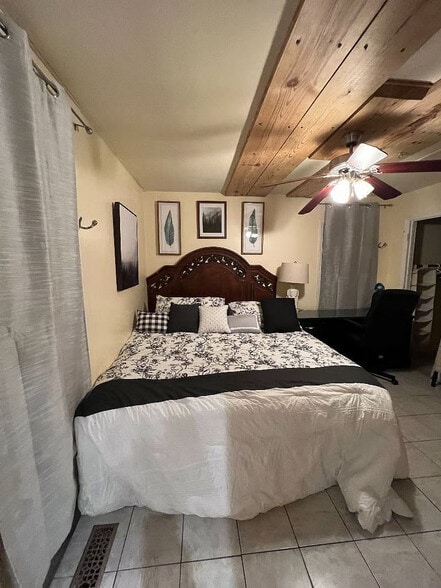 Building Photo - 106 Weatherstone Dr