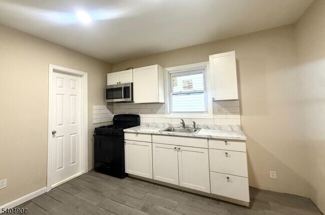 Building Photo - 58 Florida St