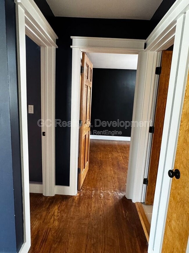 Building Photo - 510 N Fairview Ave