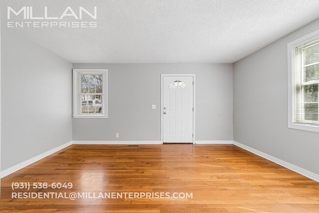 Building Photo - Great Location with Easy Access to Fort Campbell & Downtown