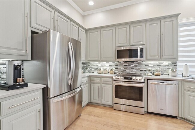 Building Photo - Incredible 4-Bedroom