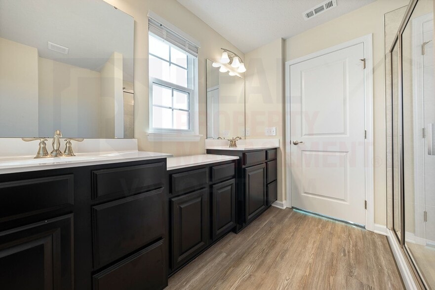 Building Photo - Stunning 3 Bed 2.5 Bath Townhome COMING SOON